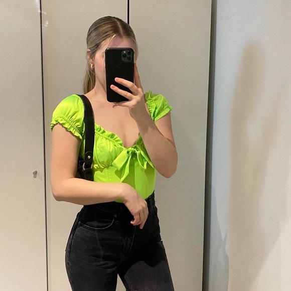 I.AM.GIA Naiome top in lime green 💚 - Picture 6 of 7